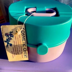Vintage 1975 cosmetic chest/case makeup organizer